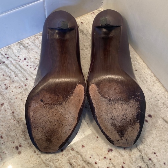 Stuart Weitzman stunning and elegant open toe  patent leather pumps. Size 7 1/2 - Picture 7 of 7